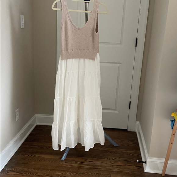 Elan Beige and White Maxi Dress - Picture 3 of 3